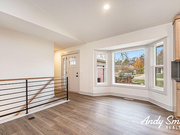 5th image of 376 Kingwood Dr