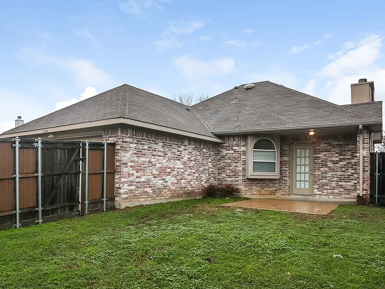2124 Creek Royal Dr — Photo 16