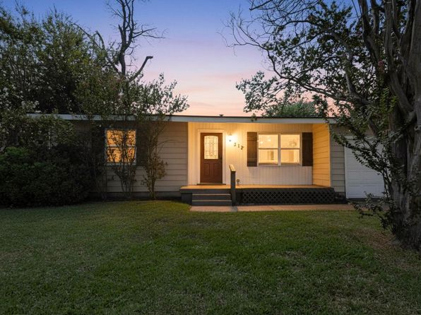 317 W Pecan St