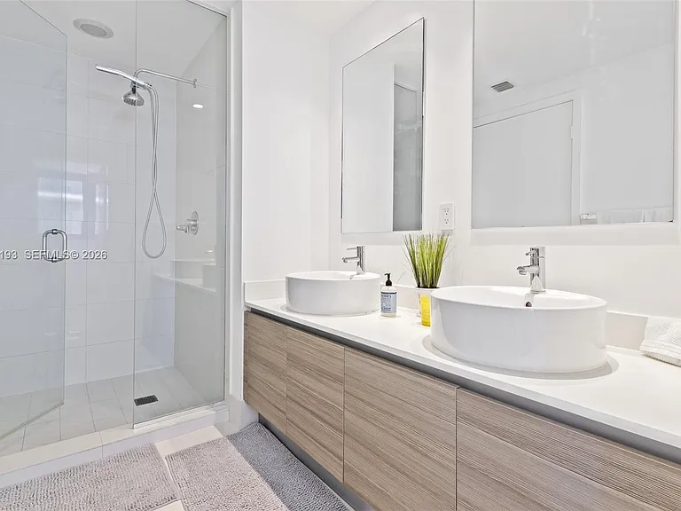 121 NE 34th St #1008 — Photo 14