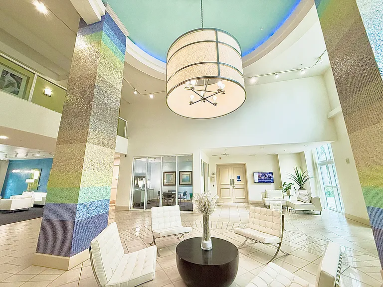 2000 N Bayshore Dr #201 — Photo 1