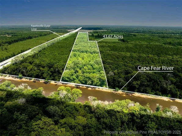 4247 River Rd, Wade, NC 28395