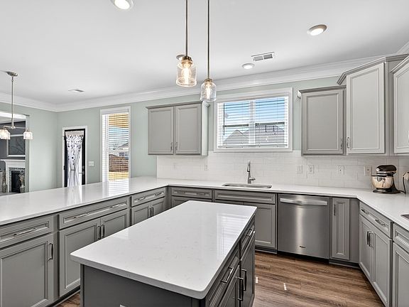 3rd image of 6030 Thicket Ln