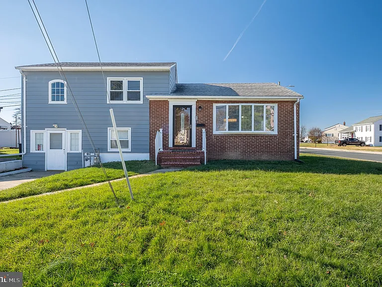 312 N Hammonds Ferry Rd — Photo 4