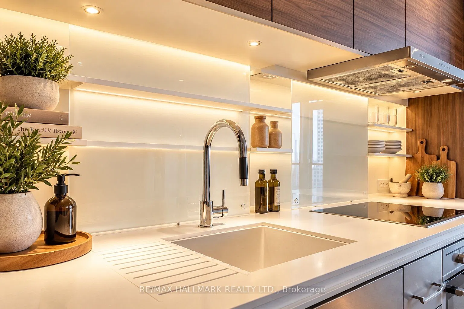 Chaz Yorkville — Photo 3
