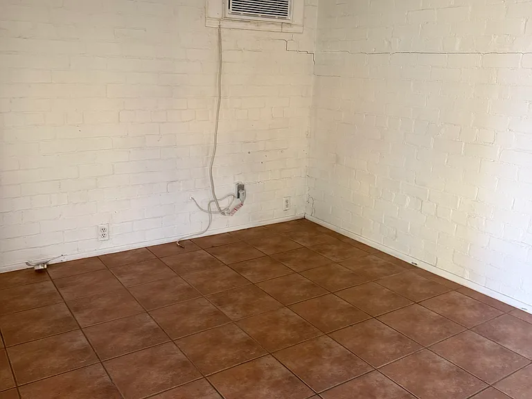 140 N Sierra Vista Dr — Photo 5