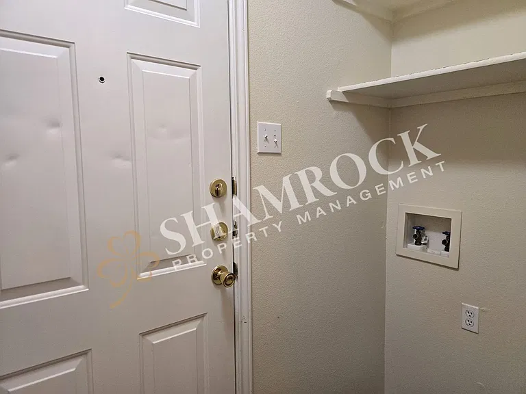 1713 Breezy Dr — Photo 10