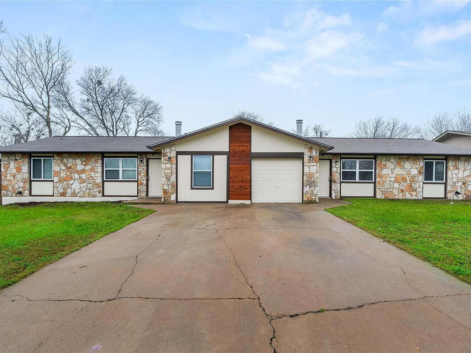 4 bed, 1.5 bath, 1250 sqft, $1,700 — Photo 1