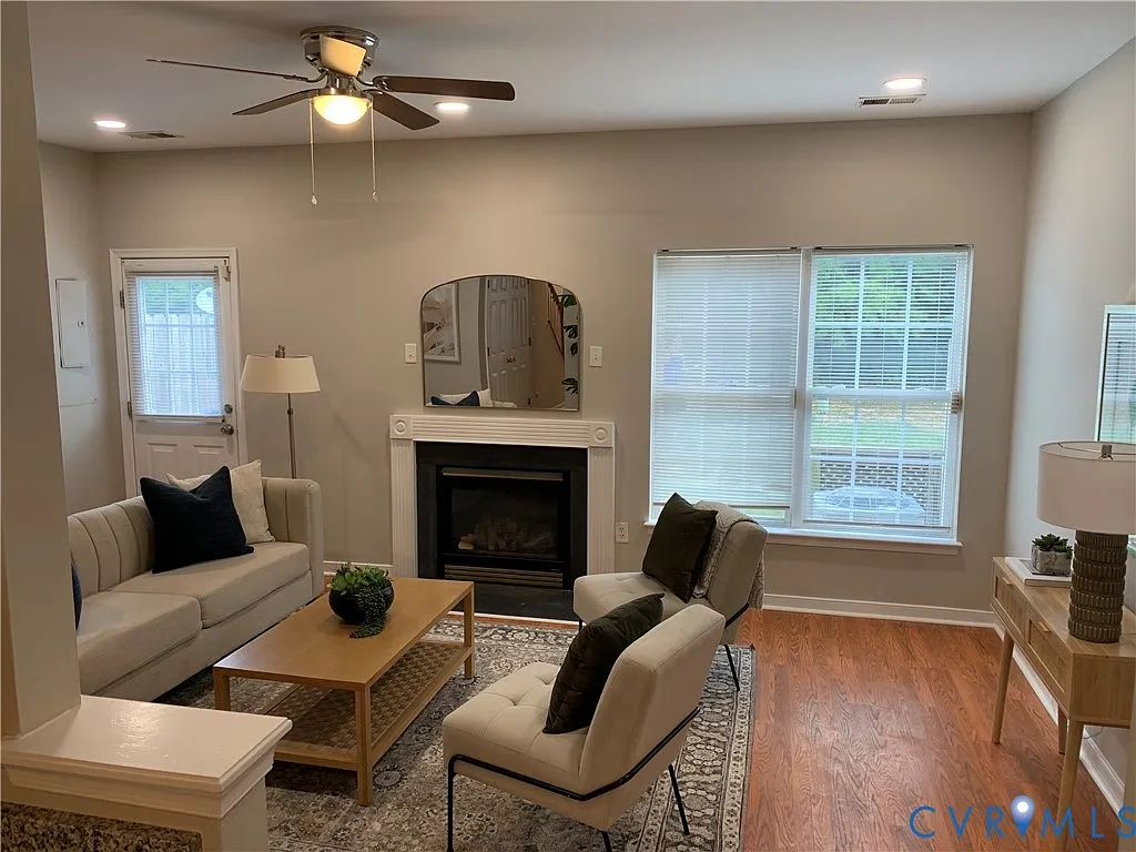 3 bed, 2.5 bath, 1452 sqft, $2,375 — Photo 3