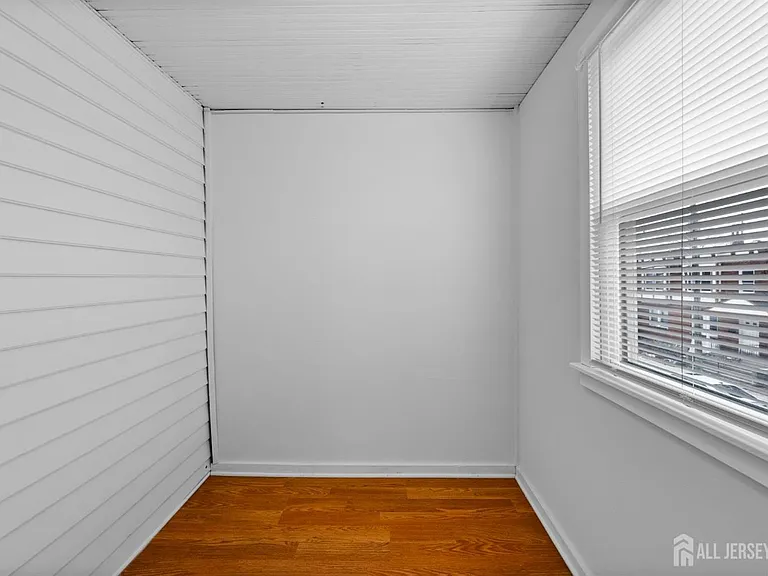 11 Oxford St — Photo 4