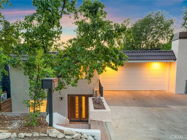 5215 Baza Ave, Woodland Hills, CA 91364