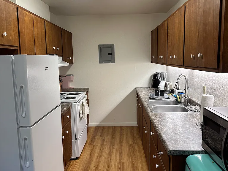 1342 Drake Dr — Photo 5