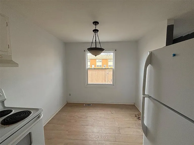 834 Exmouth St #22 — Photo 3