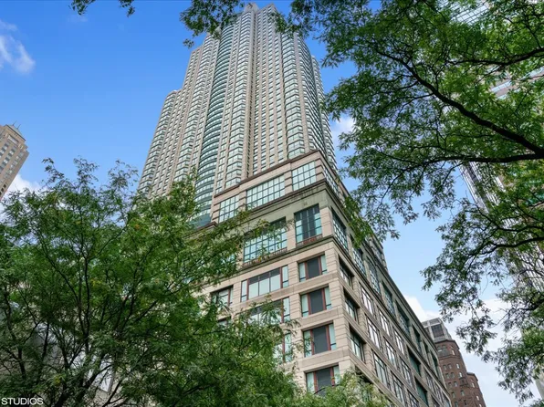 100 E Huron St APT 4703, Chicago, IL 60611