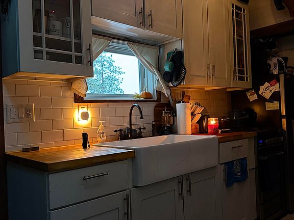 3rd image of 6658 Sand Flats Rd