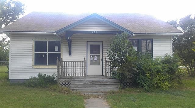 1st image of 202 Vernon St