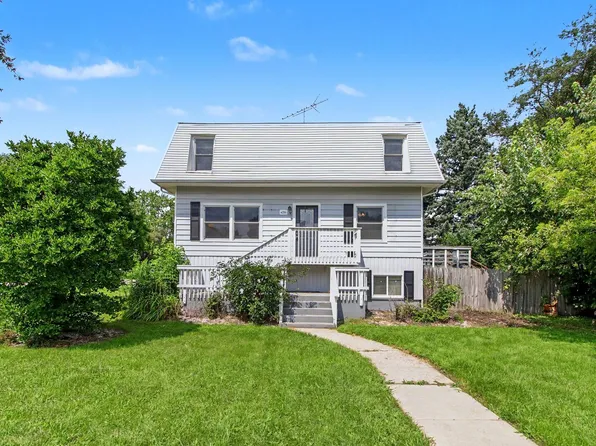 426 Redwing Dr, Round Lake Beach, IL 60073