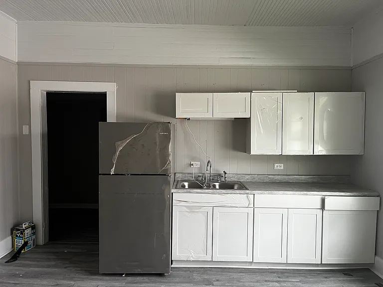 401 Elm St — Photo 5