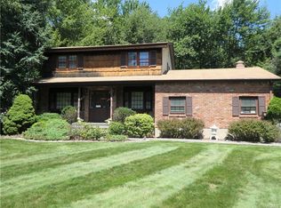 12 Ashlawn Ct, Spring Valley, NY 10977