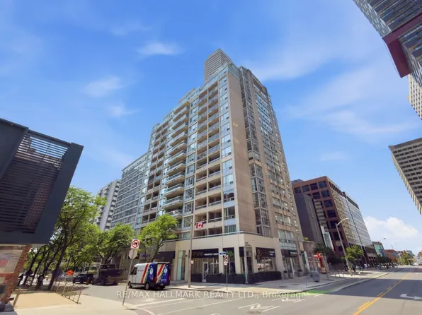 43 Eglinton Ave E APT 310, Toronto, ON M4P 1A2