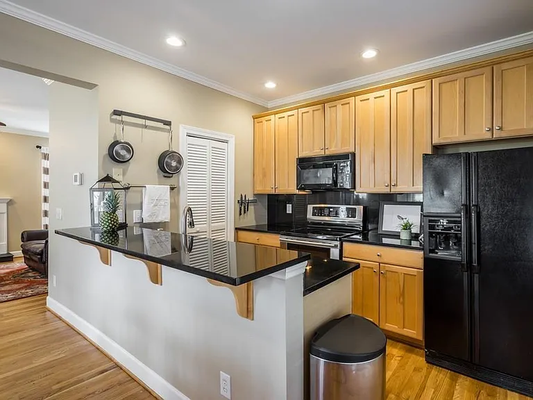 691 Bonaventure Ave NE — Photo 5