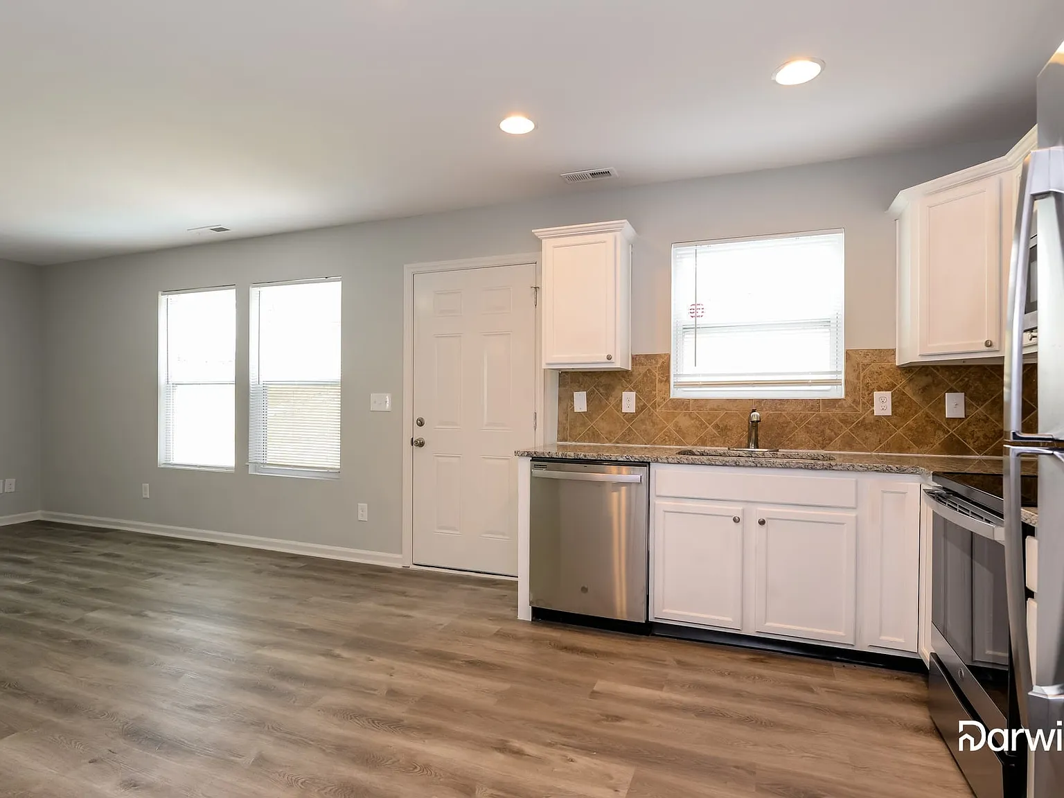 3 bed, 2.5 bath, 1376 sqft, $1,790 — Photo 3