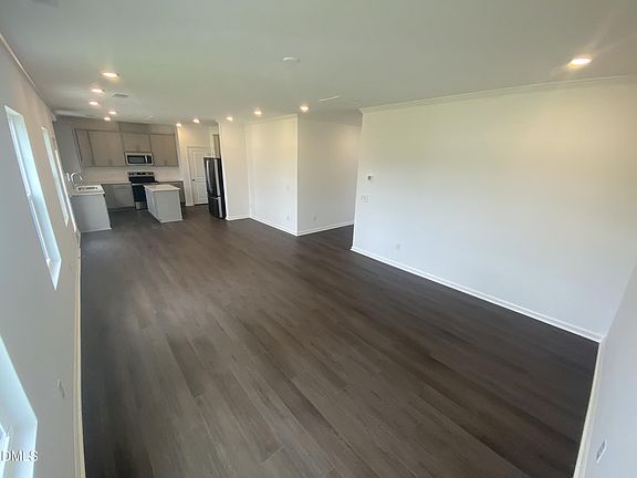 5th image of 37 Regal Gardens Ct
