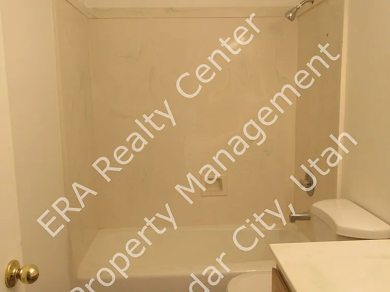 527 E 2015 N — Photo 10