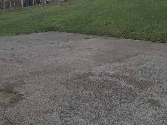 5th image of 2714 Combs Dr