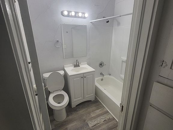 3rd image of 110 SE 22nd Ave #A