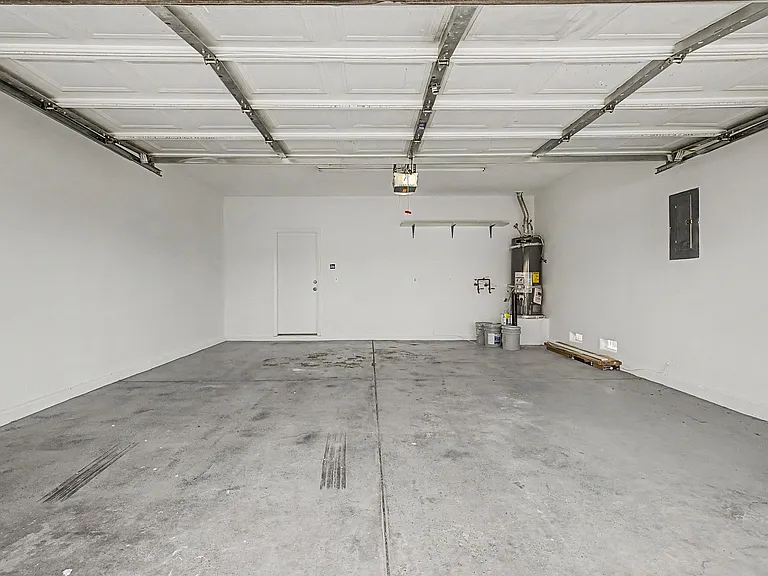 571 Kavanagh Pl — Photo 36