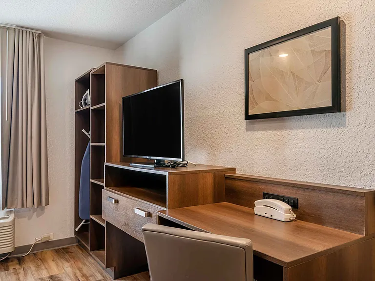 Studio Suite - 1 Queen Bed
