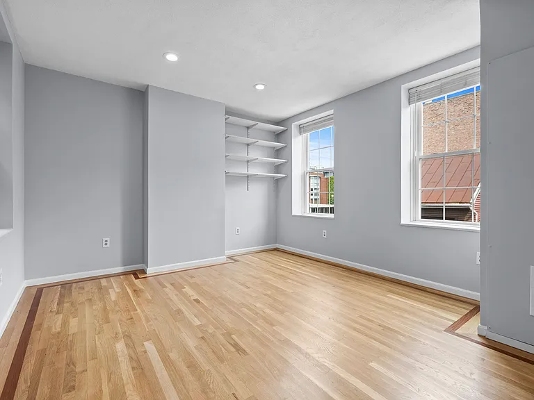 12 Parmenter St #4R — Photo 2