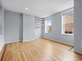 12 Parmenter St