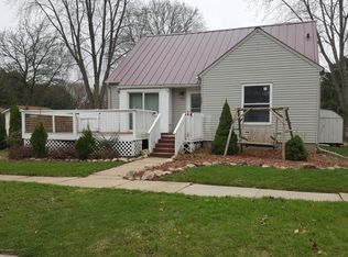 407 1st St NE, Hayfield, MN 55940