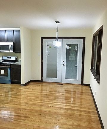 5th image of 15201 Blackstone Ave