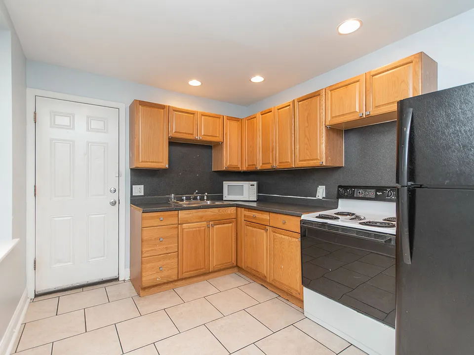 1512 W Montgomery Ave