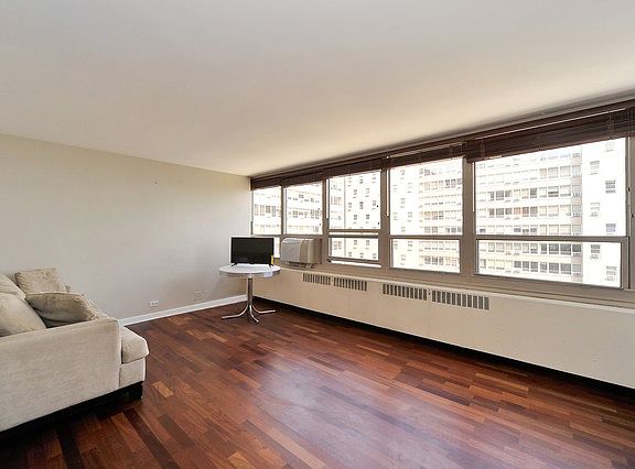 4th image of 3950 N Lake Shore Dr APT 1724D