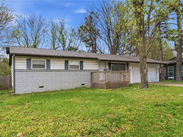 2908 W Mount Comfort Rd, Fayetteville, AR 72704