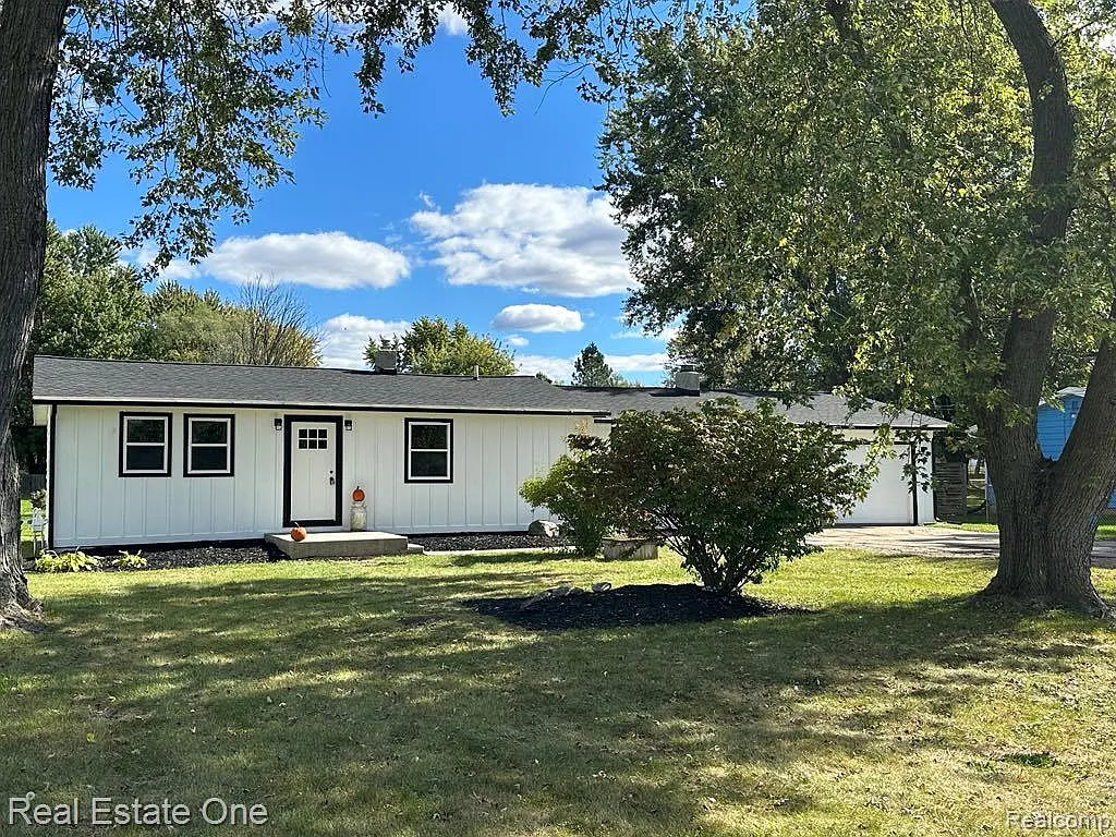5481 S Belsay Rd photo 1