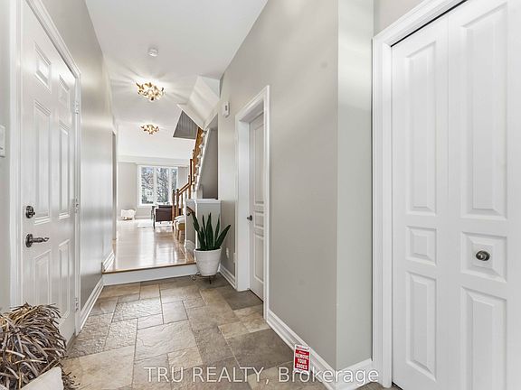 2nd image of 449 Celtic Ridge Cres