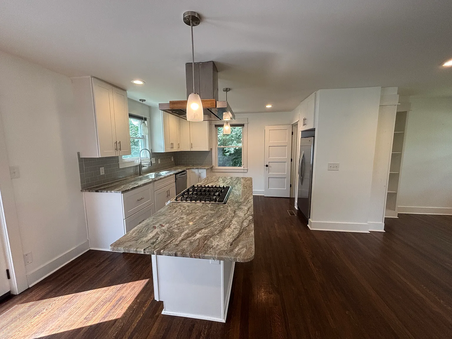 3 bed, 2.5 bath, 2200 sqft, $3,500 — Photo 4