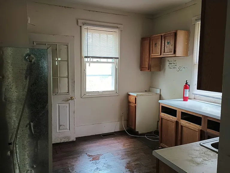 2420 N Peoria Ave — Photo 7