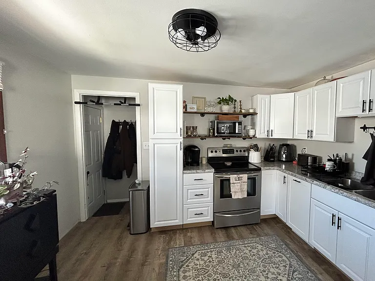 136 Gwynn St — Photo 3