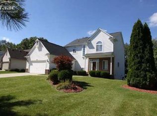 481 Pine Creek Ct, Waterford, MI 48327