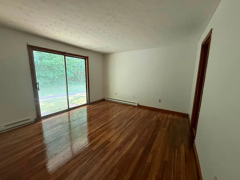 Eastbrook Apartments — Photo 7