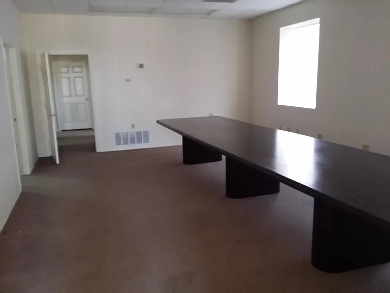 215 W Avenue D #OFFICE BUILD — Photo 9