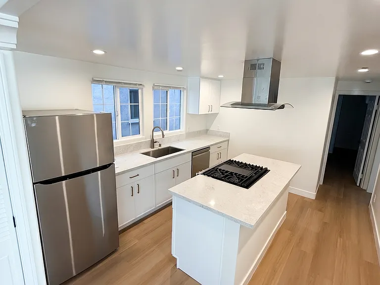 38 Rose Ave #B — Photo 2