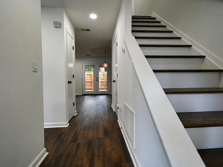 1606 Queen Anne Ct — Photo 4