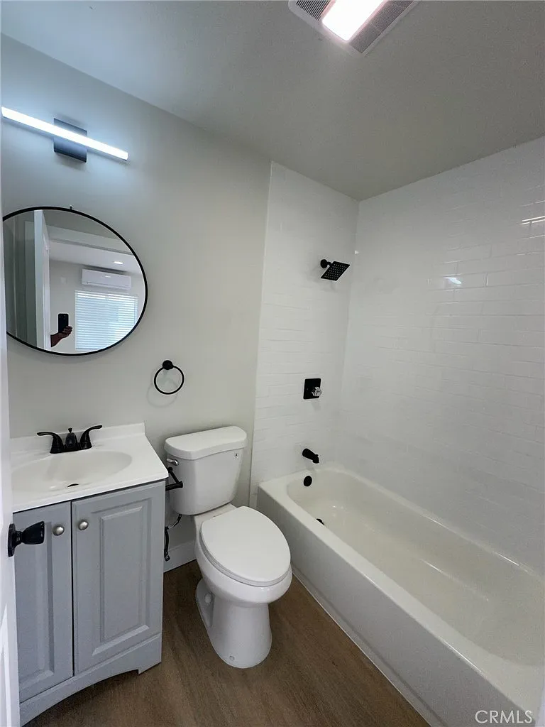 2 bed, 500 sqft, $2,300 — Photo 2